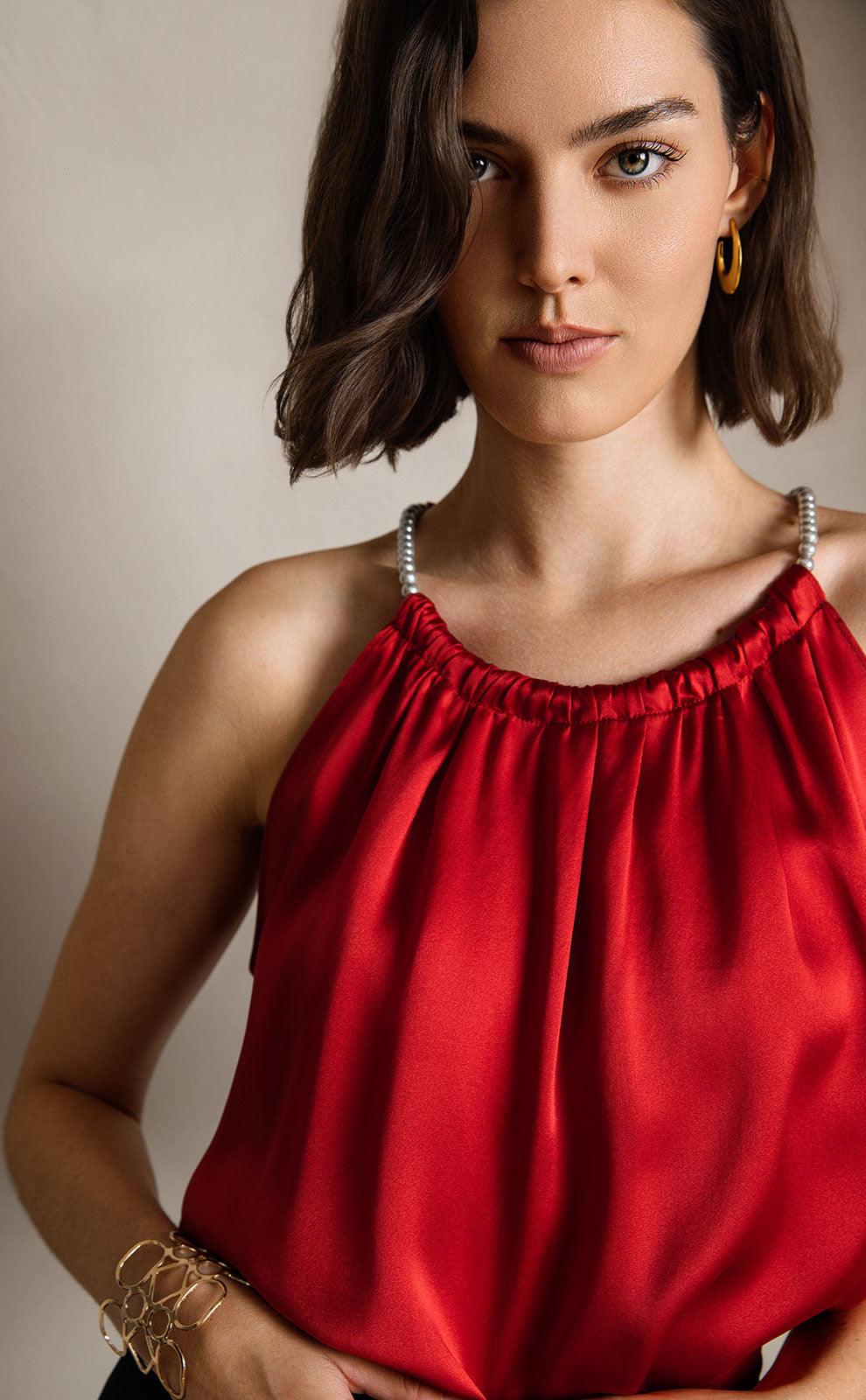 What are the benefits of wearing a silk nightgown